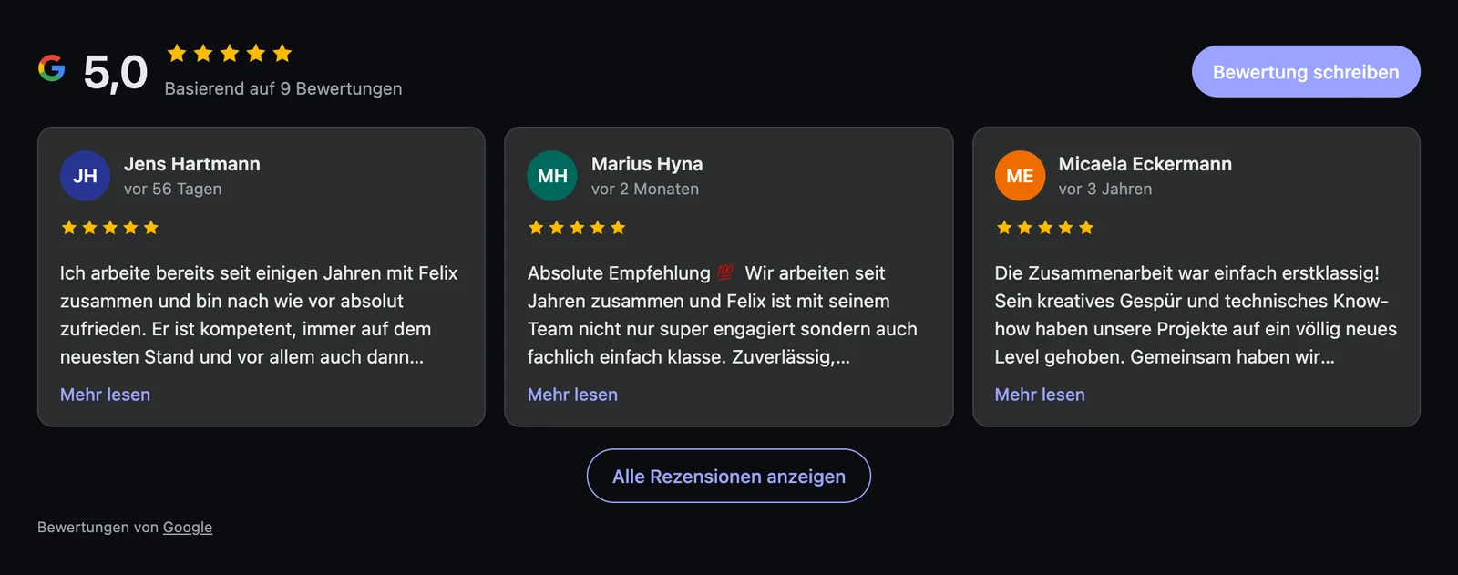 Google-Bewertungs-Widget als Raster im dunklen Design mit drei Bewertungskarten