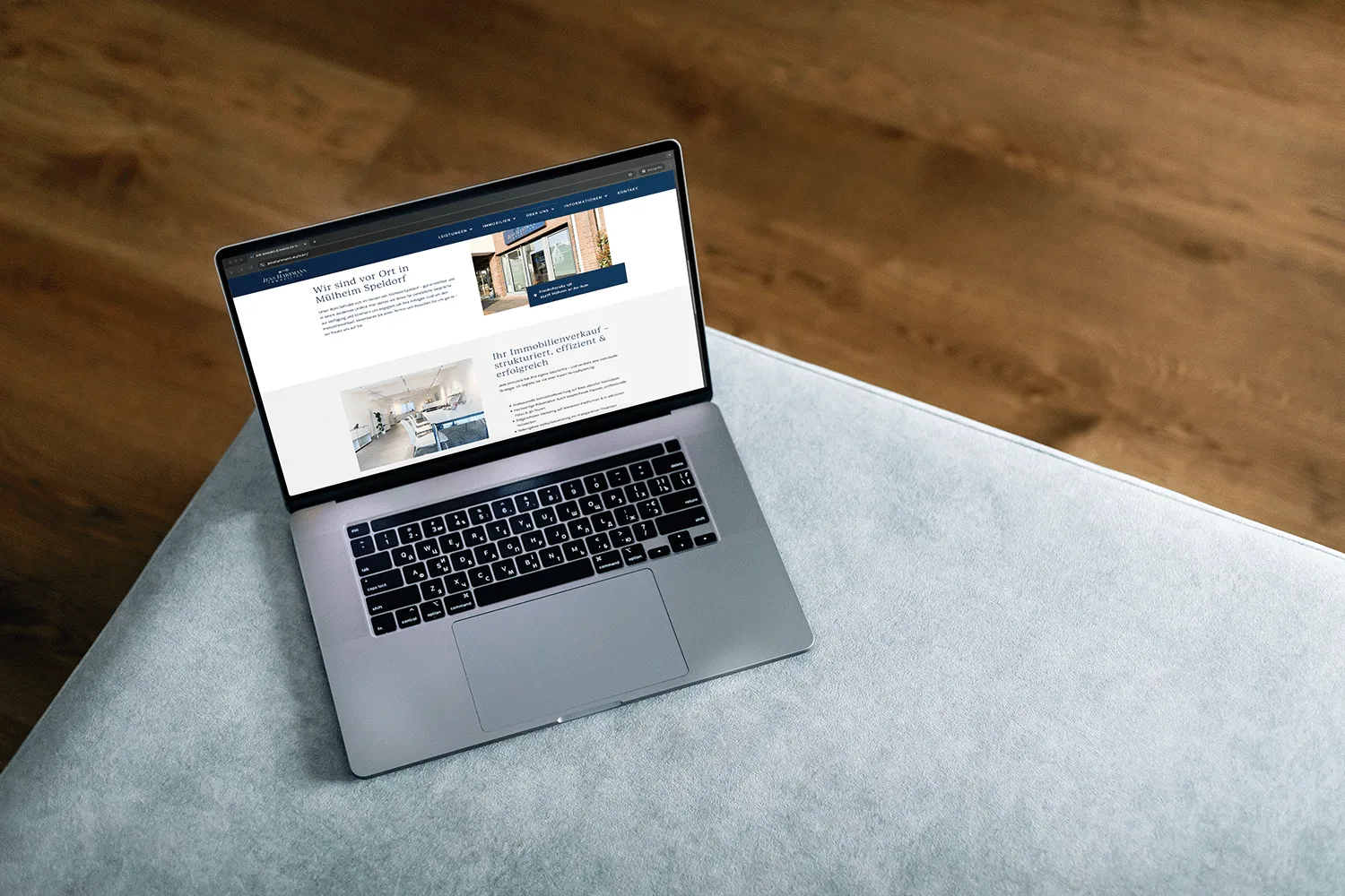 Website von Jens Hartmann Immobilien auf einem Laptop